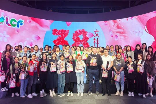 魅力女神节•巾帼绽芳华 | ROYAL皇家88开展三八国际妇女节慰问活动