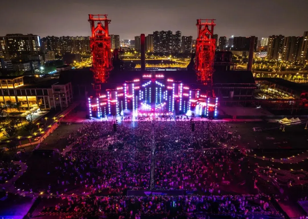 风暴电音节LED显示屏