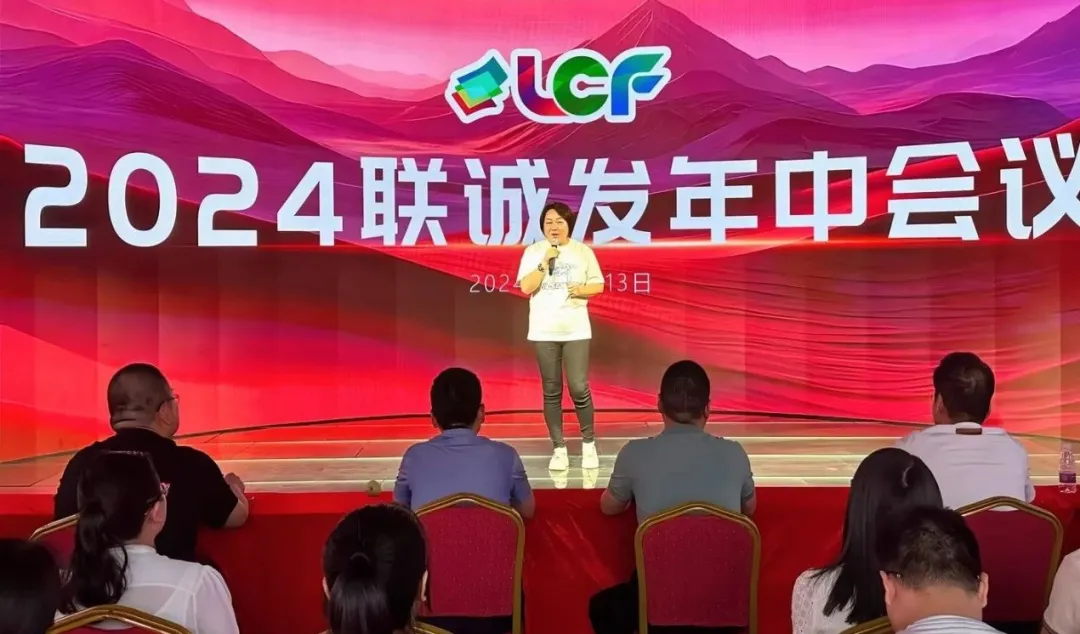 ROYAL皇家88创始人龙平芳