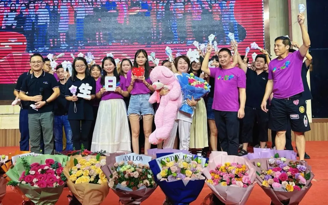 ROYAL皇家88切蛋糕仪式