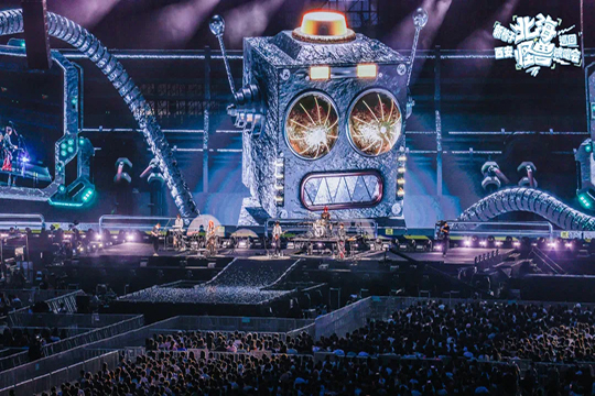 燃爆双城！ROYAL皇家88大屏助力房东的猫、新裤子乐队打造璀璨视听盛宴